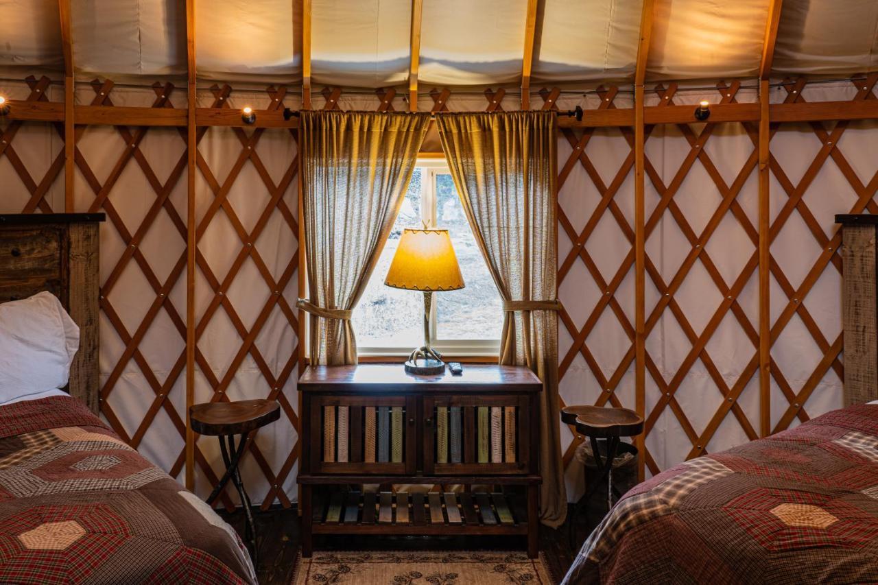 Villa Tranquil Haven Luxy Yurt - Creekside Glamping With Private Hot Tub Topton Exterior foto